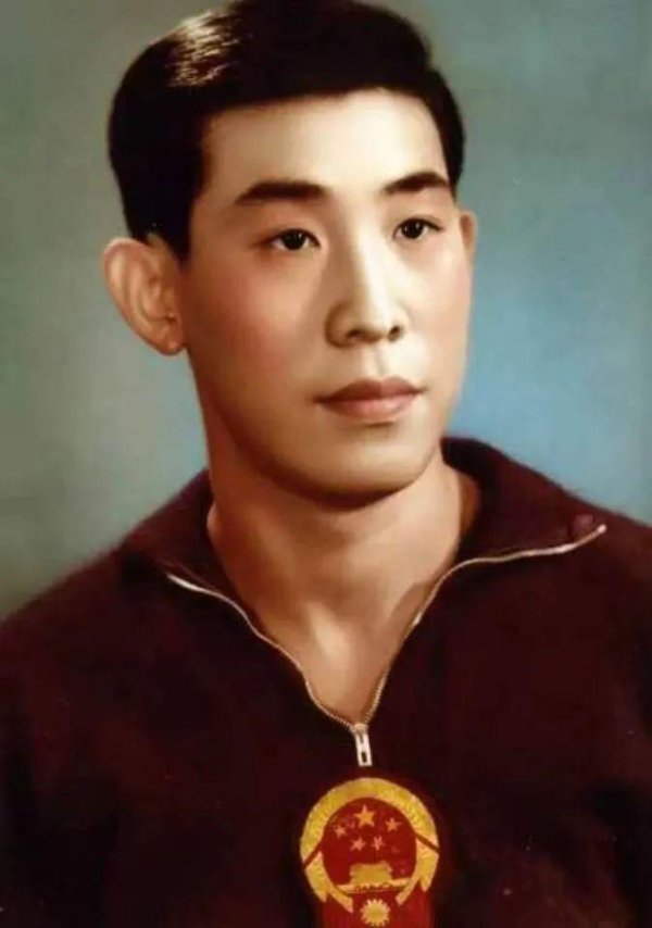 汇盈策略 中国足坛名宿张坤岳，突发疾病去世